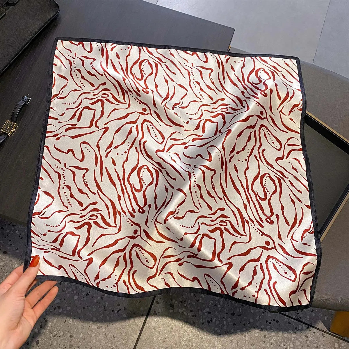 Damen Seidenschal 53cm quadratisch Blumenprint Luxus Hijab Bandana G