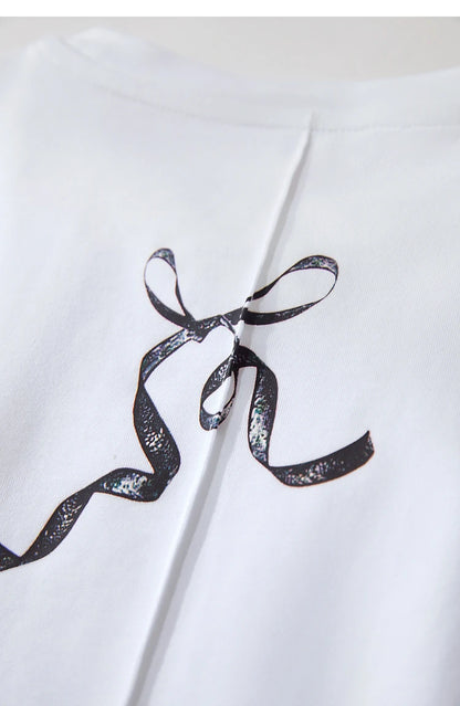 Damen T-Shirt im Minimalismus-Stil mit coolem Druck aus antimikrobieller Baumwolle