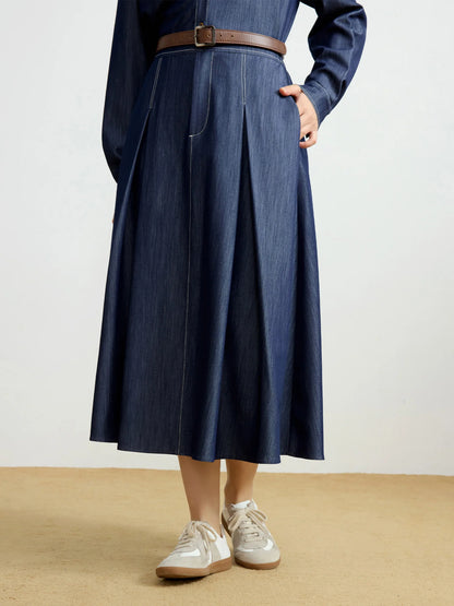 Kurzes Damen-Polo-Strickshirt mit Kontrastfarbe und Puppenkragen – modisch und vielseitig für den Sommer.