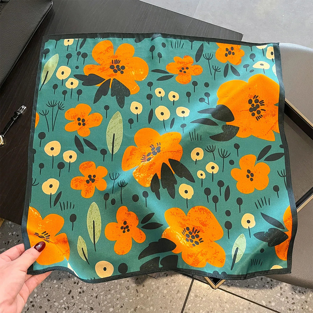 Damen Seidensatin Schal 53cm quadratisch Blumenprint Kopftuch Hijab Bandana I