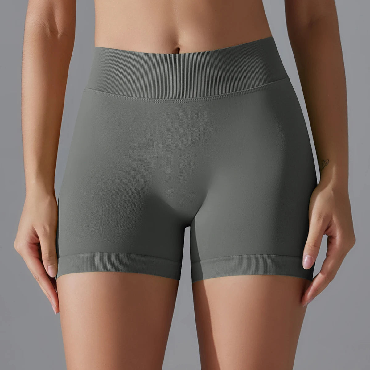 Nahtlose Yoga-Shorts für Damen, hoher Taillenbund, dunkelgrau, eng anliegend