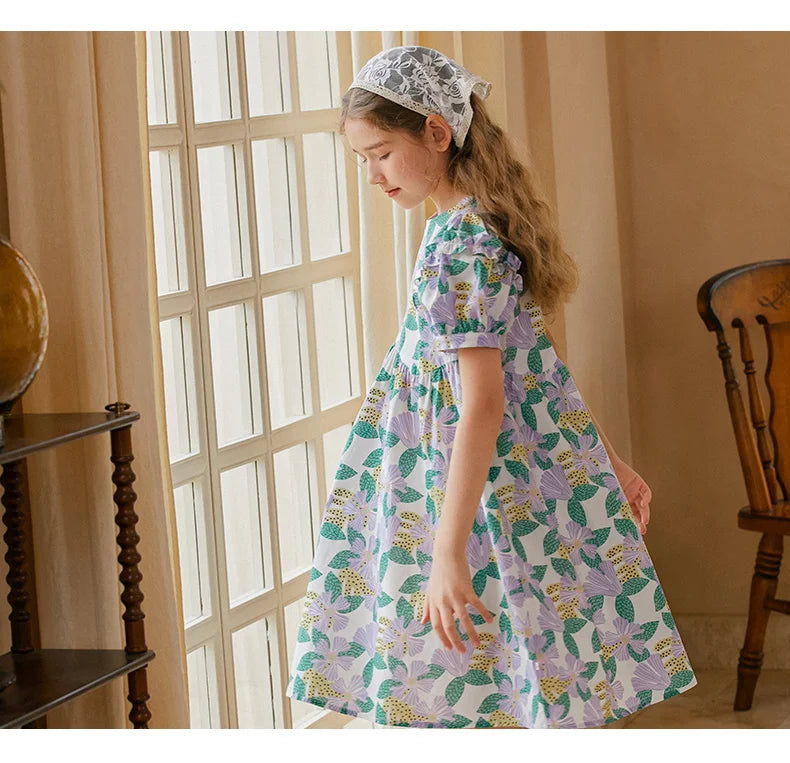 Kurzes Mädchen-Kleid mit Puffärmeln und Cheongsam-Design, Patchwork aus Gaze in Lila-Blau, mit Perlenknöpfen – für Kinder von 3 bis 12 Jahren.