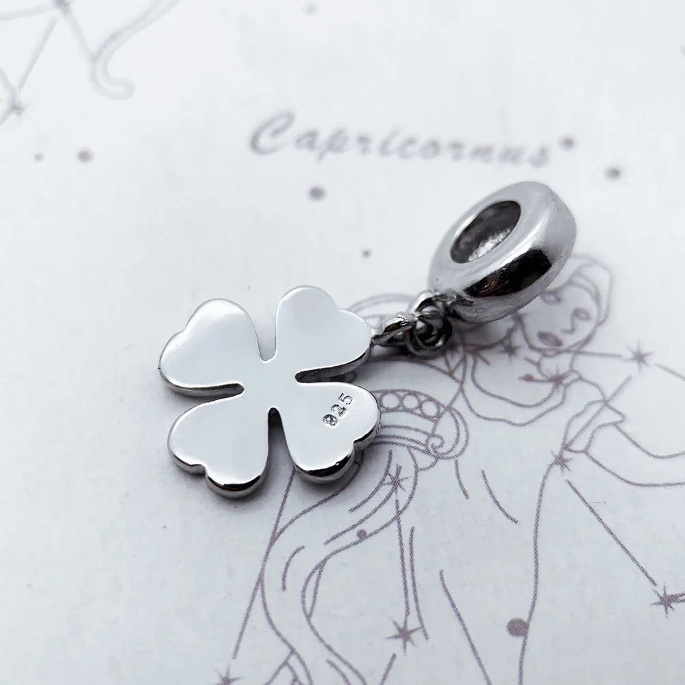 Kleeblatt-Charm-Anhänger aus Sterlingsilber, Rückseite mit Öse