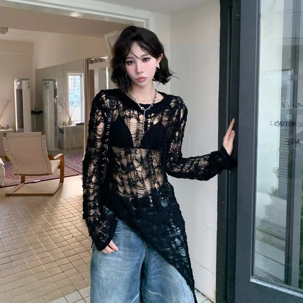 Elegantes Damenkleid mit V-Ausschnitt, langen Ärmeln und Rüschen im Patchwork-Design – figurbetont und stilvoll