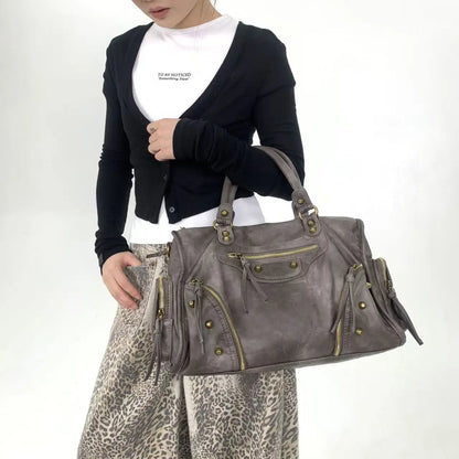 Damen-Schultertasche Vintage-Stil mit Nieten und viel Stauraum in mehreren Innentaschen