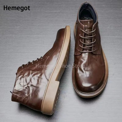 Braune Herren-Boots mit Schnürung und heller Plattformsohle, Seitenansicht