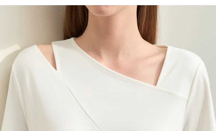 Damen T-Shirts im Minimalismus-Stil mit asymmetrischem V-Ausschnitt und kurzen Ärmeln
