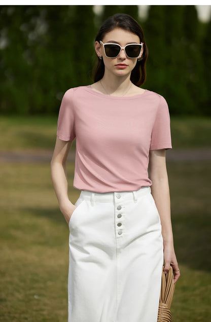 Damen T-Shirt im minimalistischen Stil mit One-Line Kragen und kurzen Ärmeln