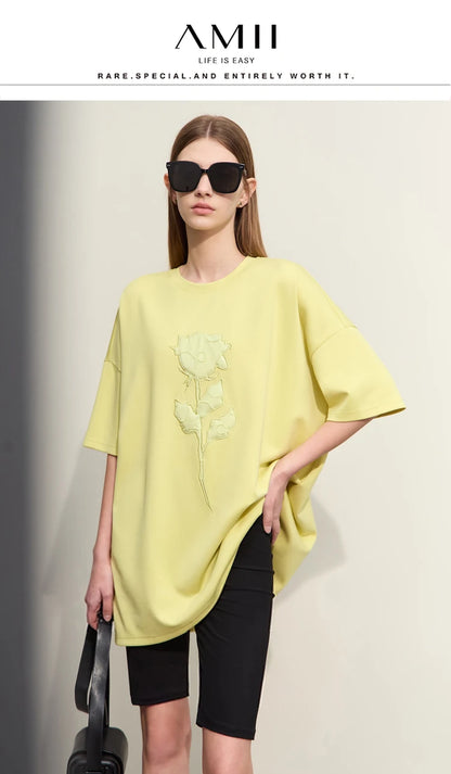 Damen T-Shirts im minimalistischen Stil mit Stickerei und O-Ausschnitt