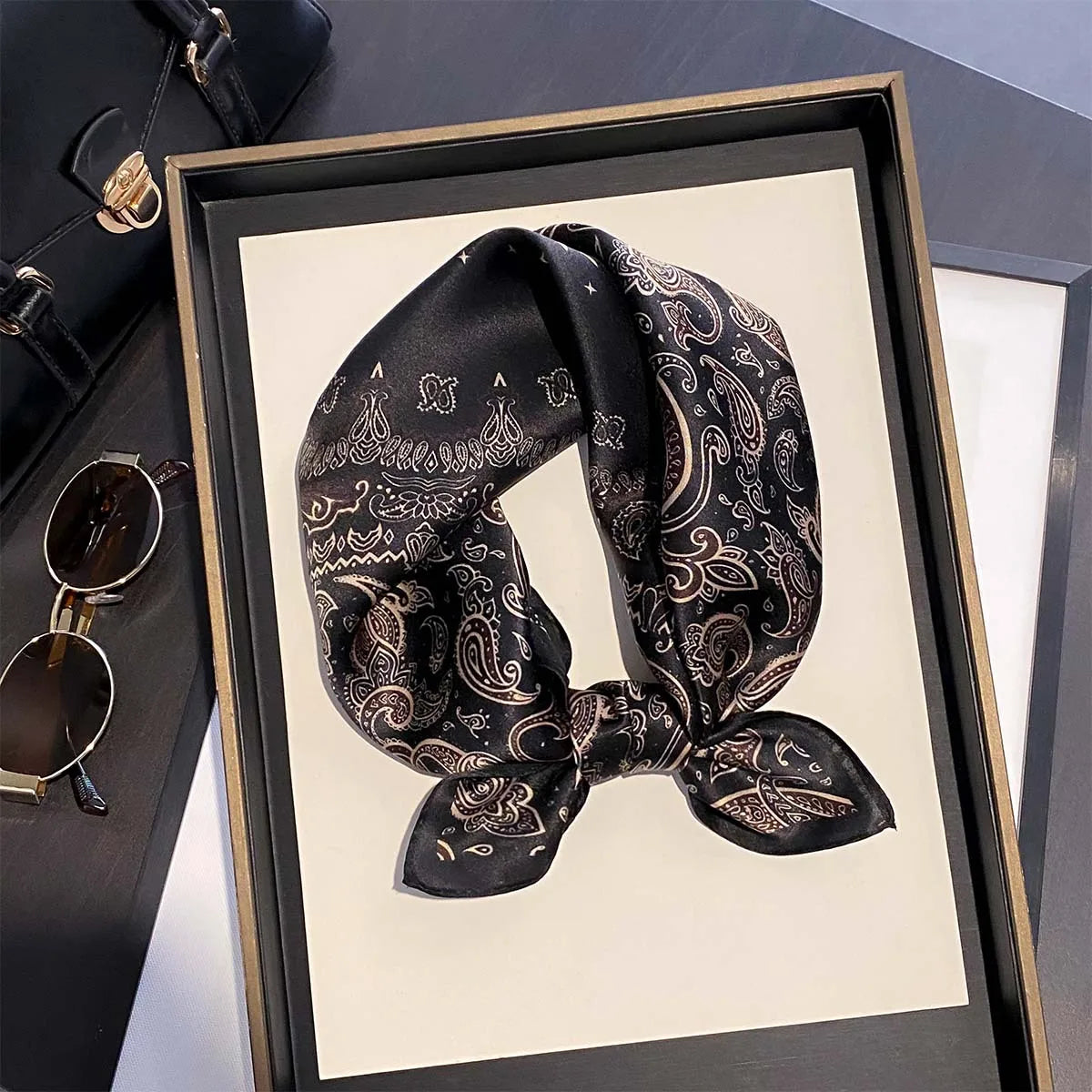 Damen Maulbeerseide Schal kariert quadratisch Halstuch Hijab Bandana bedruckt C