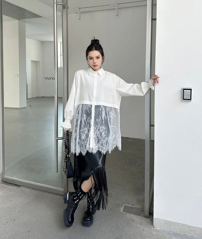 Elegantes Damen-Minikleid mit Rundhalsausschnitt, langen Ärmeln und Schnürung im Patchwork-Design – figurbetont und stilvoll.