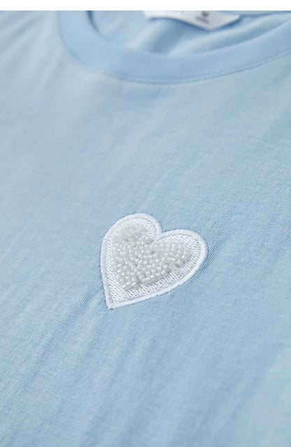 Damen T-Shirt im minimalistischen Stil mit bestickten Liebesperlen für den Sommer