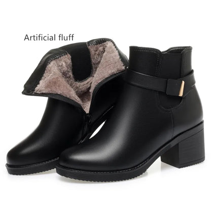 Schwarze Stiefeletten mit Blockabsatz, umgeschlagenem Futter und Schaftschließe
