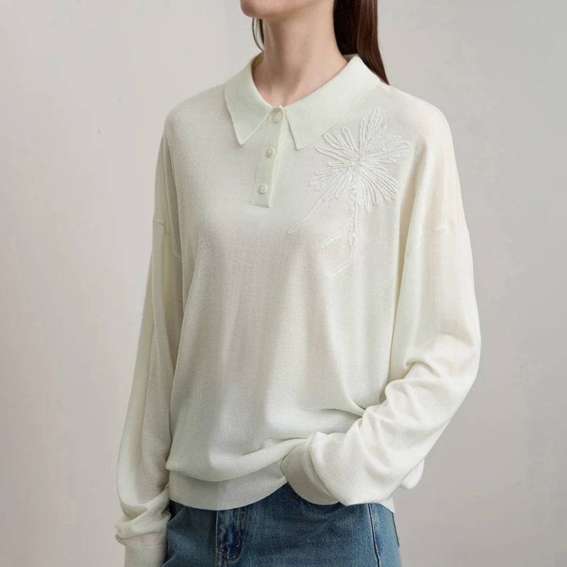 Cremefarbener AMII Polo-Pullover mit Knopfleiste und Glitzerblüten-Motiv