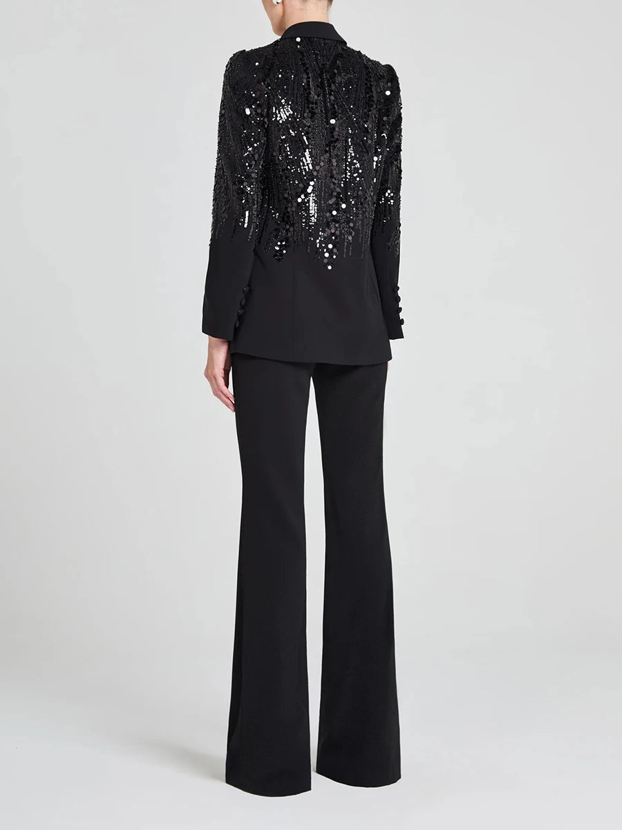 Elegantes Damen-Zweiteiler-Set mit langärmligem Kragenoberteil und hoch taillierter Hose mit Diamantdetails und Schlitz.
