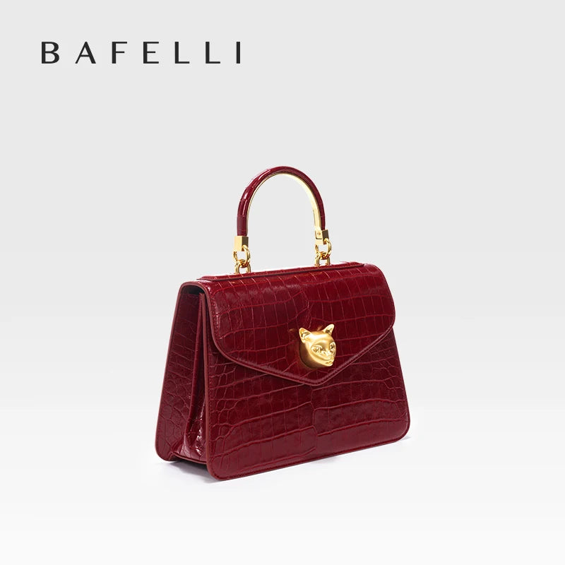 Business-Ledertasche mit Kroko-Optik, rot, seitliche Ansicht mit goldener Hardware