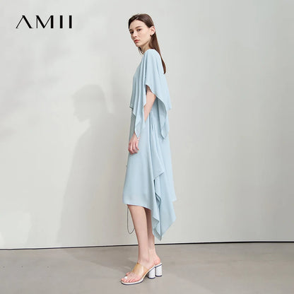 Hellblaues Chiffonkleid für Damen mit schwingendem Überwurf und Midi-Saum