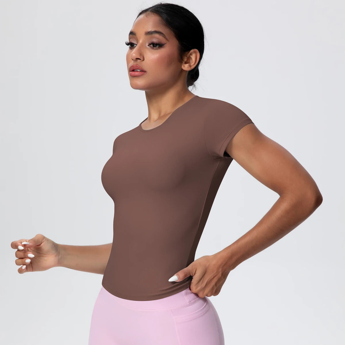 Damen-Yoga-Shirt, braun, kurzarm, leicht tailliert, seitlich