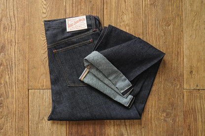 Herren Jeans aus Sommer Selvedge Denim mit lockerer Passform und hohem Bund
