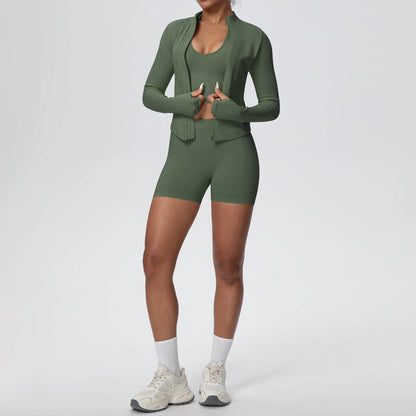 Damen Yoga-Set 3-teilig, olivgrün: Langarmjacke, Sporttop und Shorts, frontal