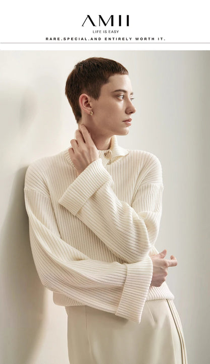Damen-Pullover aus Rippenstrick, hellbeige, lockerer Schnitt, lange Ärmel, Metallknopf am Kragen
