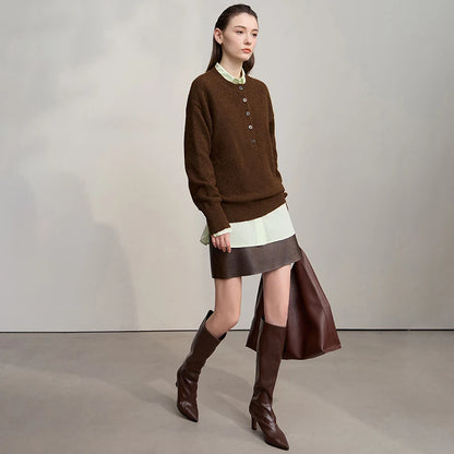 Brauner Damenpullover mit Knopfleiste und langen Ärmeln