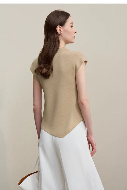 Damen Stricktop mit Stehkragen und Kurzarm, beige, asymmetrischer Saum, Rückansicht