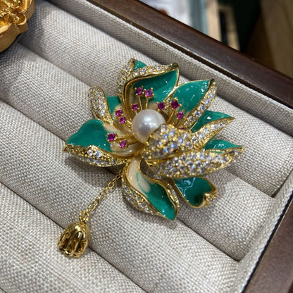 Brosche Blume Perle Emaille Kristall Tropföl Klassisch elegant Damen