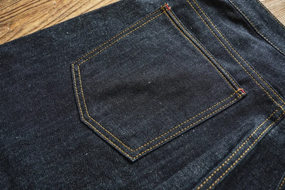 Herren Jeans aus Sommer Selvedge Denim mit lockerer Passform und hohem Bund