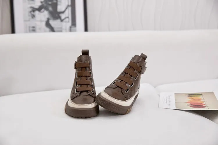 Damen Winterstiefel, braunes Leder mit 3 Schnallenriemen und dicker Profilsohle