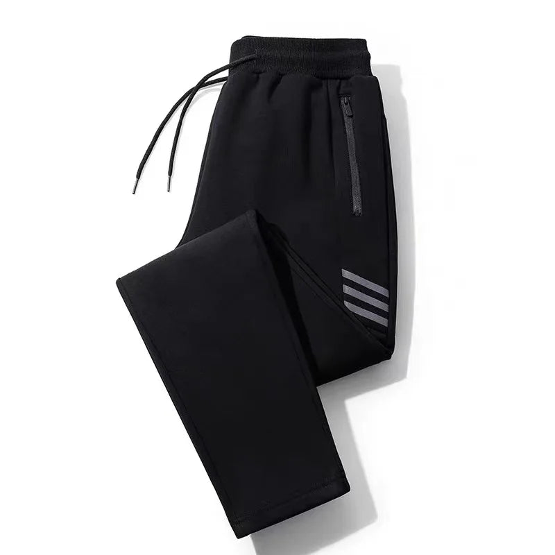 Lässiger Herren-Jumpsuit mit Kapuze und sportlichem Design – ideal für Freizeit und Sport.