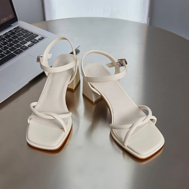 2025, neue Damensandalen, rutschfeste Mode-Sandalen mit quadratischem Absatz für Damen, große Sommer-High-Heels-Damenschuhe mit einem Riemen