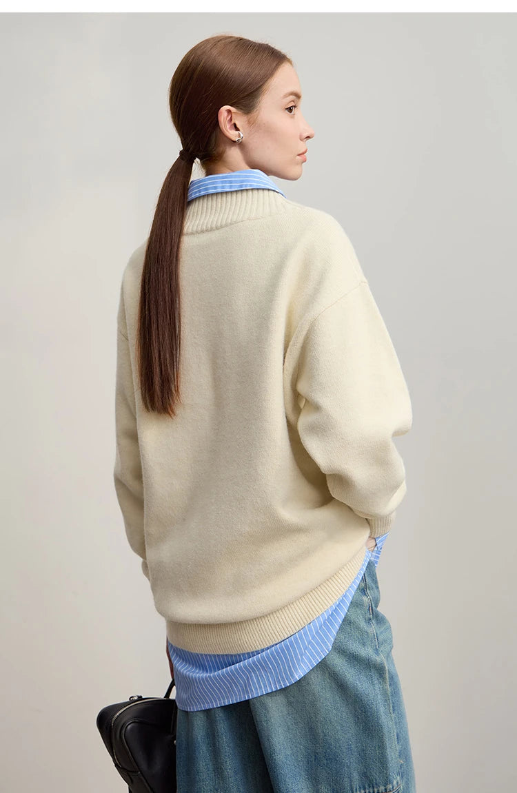 Damenpullover aus Strick in Creme, Rückansicht mit langen Ärmeln