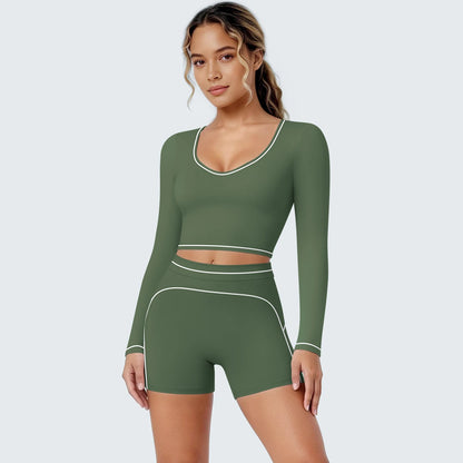 Yoga-Set Mossgrün mit langarmigem Crop-Top und Shorts, sportliche Kontrastpaspeln