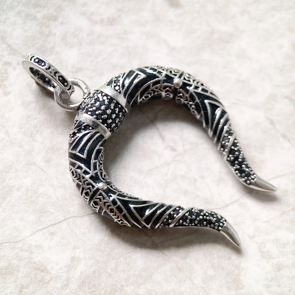 Drachenhorn-Anhänger aus Sterlingsilber 925 mit schwarzem Muster und spitzen Hörnern