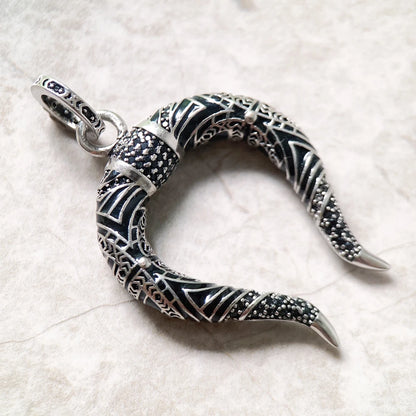 Drachenhorn-Anhänger aus Sterlingsilber 925 mit schwarzem Muster und spitzen Hörnern