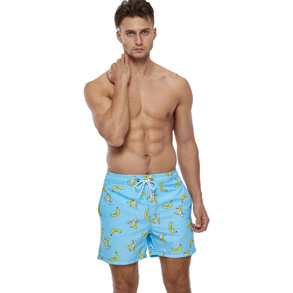Kurze Herren-Shorts aus Polyester mit atmungsaktivem Mesh-Futter, elastischem Bund und Seitentasche – ideal für Sport und Strand.