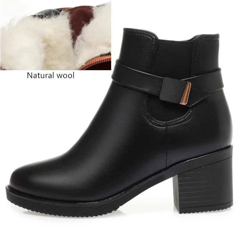 Schwarze Stiefeletten mit Blockabsatz, Fersenfutter und elastischem Schaftabschluss