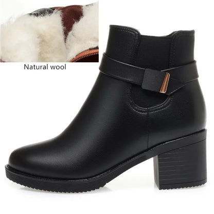 Schwarze Stiefeletten mit Blockabsatz, Fersenfutter und elastischem Schaftabschluss