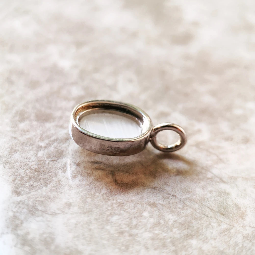 Damen-Charm-Anhänger Opal weiß oval klassisch II aus Sterlingsilber
