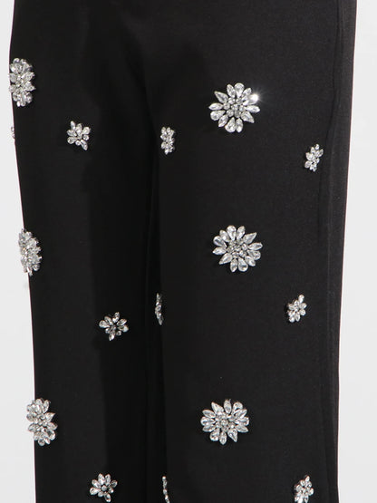 Ärmelloses Damen-Spitzenkleid mit Rundhalsausschnitt und Patchwork-Design – figurbetont und mit Hohldetails.