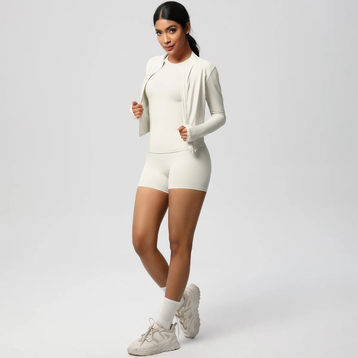 Damen-Yoga-Set in Hellivory: Zipjacke mit Sporttop und Shorts im Set