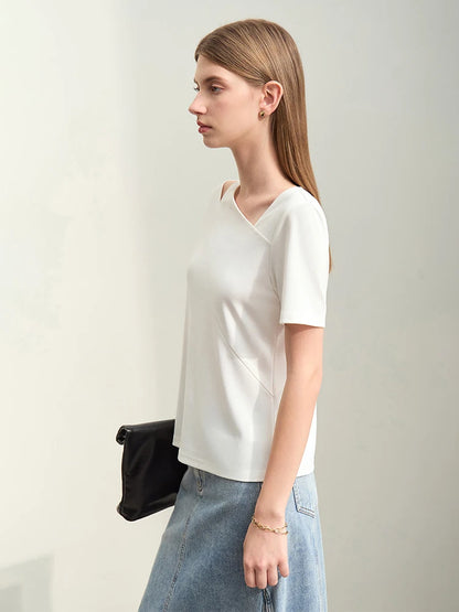 Damen T-Shirts im Minimalismus-Stil mit asymmetrischem V-Ausschnitt und kurzen Ärmeln