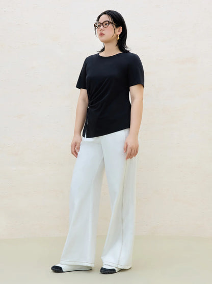 Damen-Bluse in Übergröße mit doppeltem Lagenlook und Puppenkragen, Hohldesign und Stickerei – modisches Sommerhemd für den Arbeitsalltag.
