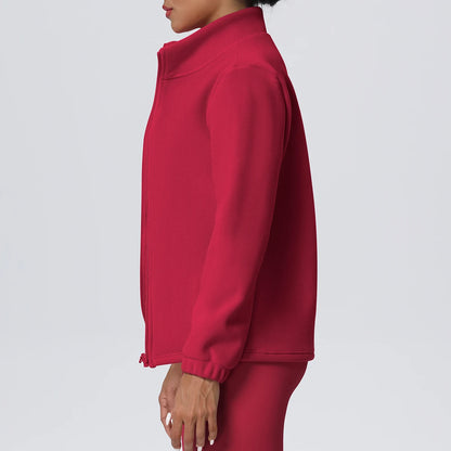 Sport-Winterjacke rot, seitliche Ansicht: durchgehender Reißverschluss, elastische Bündchen.