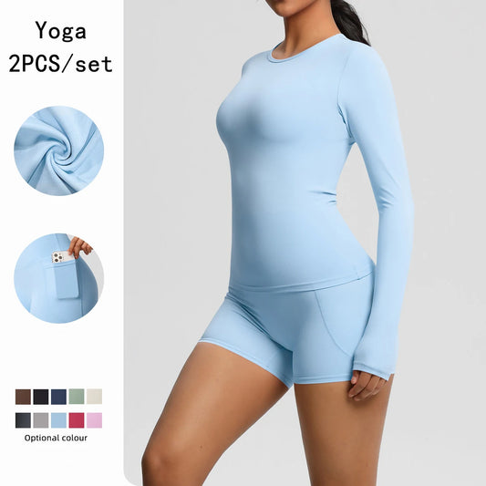 Damen-Yoga-Set in Himmelblau: langärmeliges Shirt und kurze Shorts mit kurzem Bein