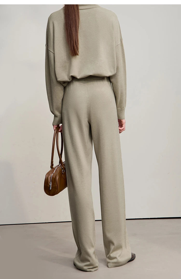 Damenhose in hellbeige, gerades weites Bein, bequemer Sitz