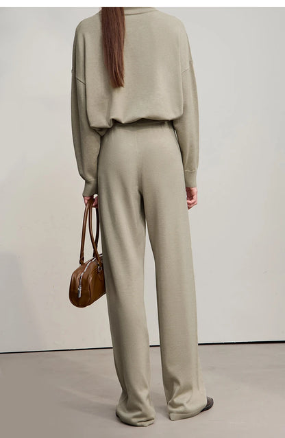Damenhose in hellbeige, gerades weites Bein, bequemer Sitz