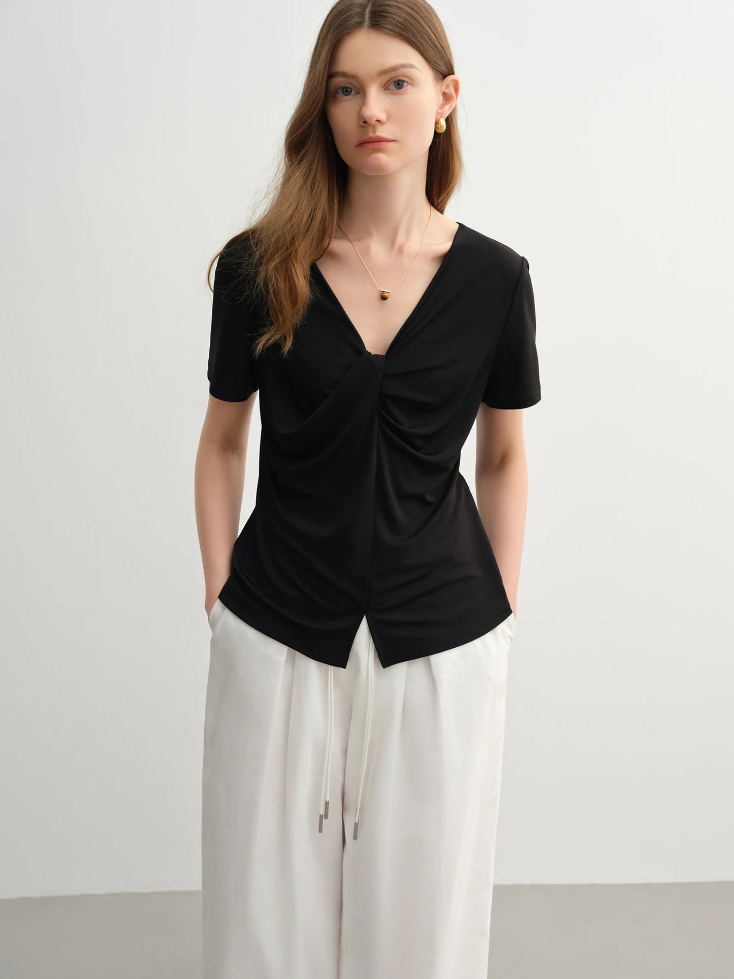 Französisch inspiriertes romantisches Sommer-Damenhemd mit kurzen Ärmeln und einzigartigem Design – vielseitig und lässig.