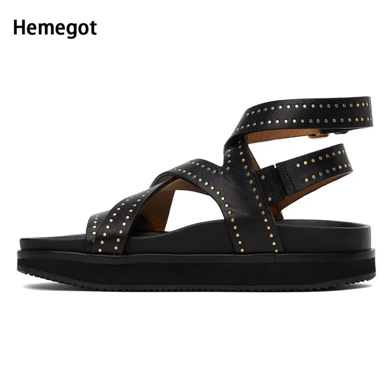 Schwarze Herren-Ledersandalen mit Nieten, verstellbarer Schnalle und Plateau-Sohle
